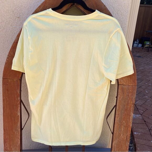 👚Hurley Yellow Short Sleeve Graphic Tee Sz M Excellent Condition! - Picture 2 of 5